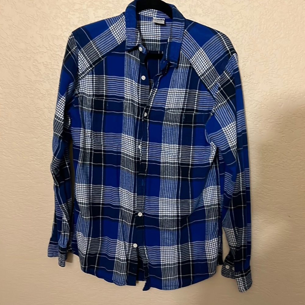 Blue and white men’s medium flannel.
